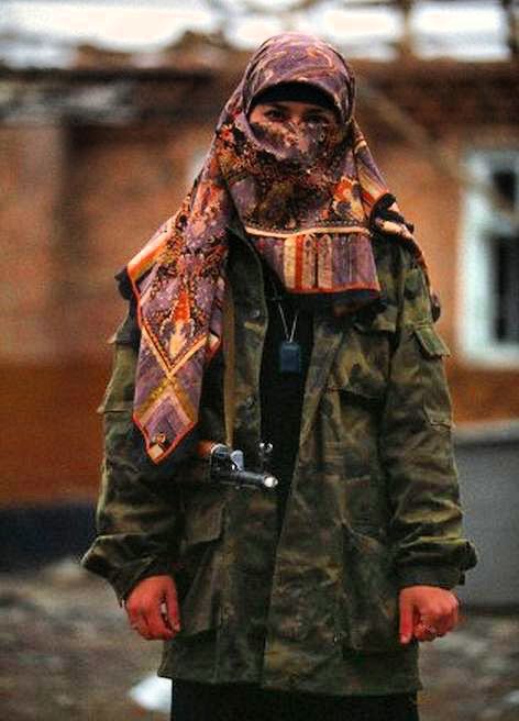 Женщина из Чеченской республики Ичкерия, в селе Гойское, февраль - март 1996 г.