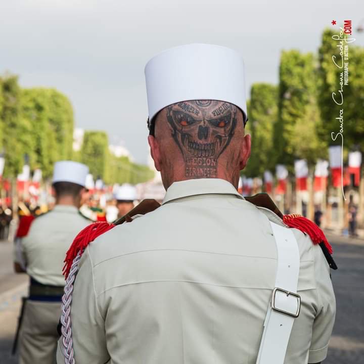 Татуировка с изображением черепа у французского военнослужащего Иностранного легиона, 2019 г.