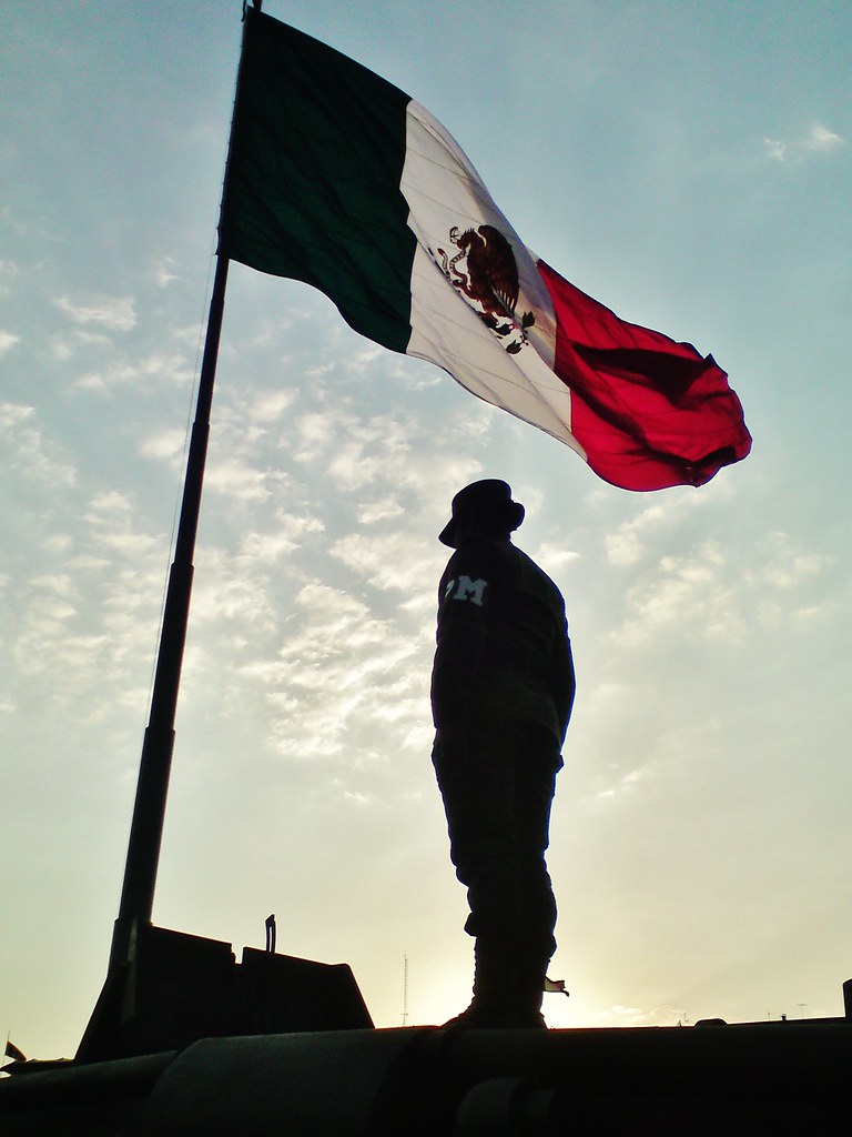 Символическая фотография в честь юбилея вооружённых сил Мексики, 6 марта 2013 г.
