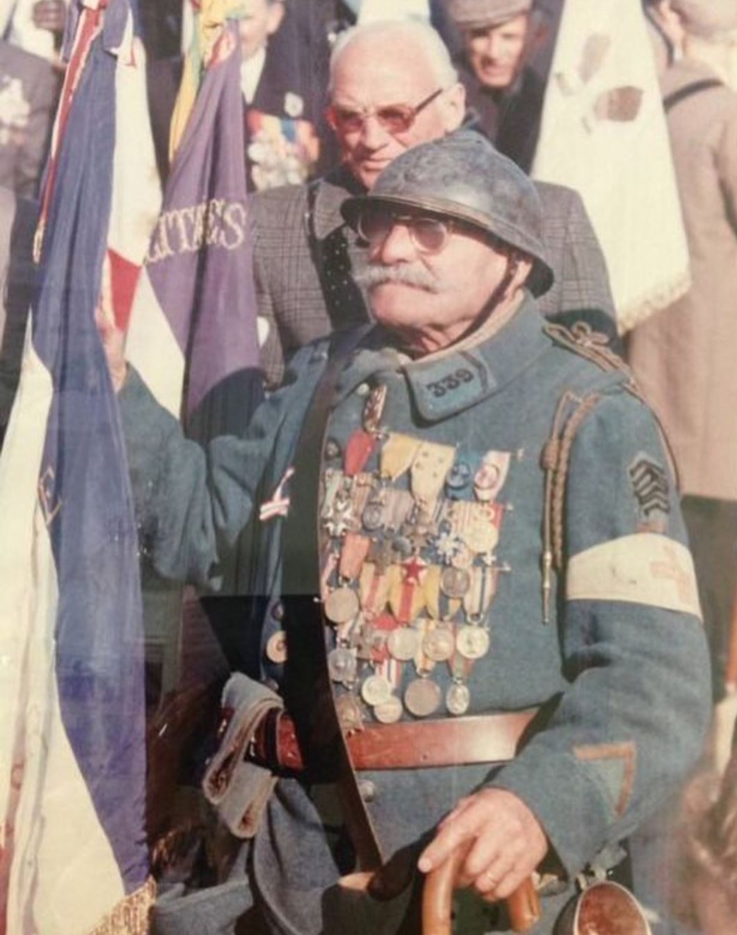 Французский ветеран Первой мировой войны Пьер Рекобр на военном параде в 1980-х гг.
