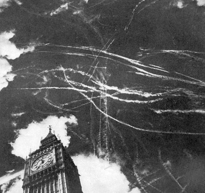 Воздушный бой британских и немецких истребителей над Биг Беном, сентябрь 1940 г.