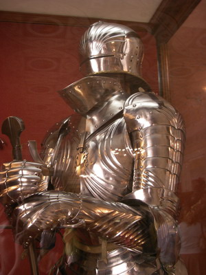 Gothic armor top h400.jpg