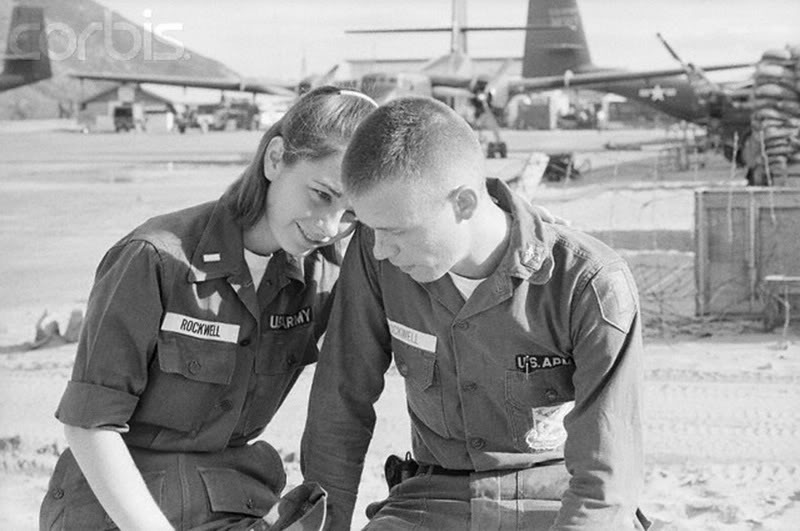 Лейтенант Кэтлин Рокуэлл и ее муж Ричард Рокуэлл, Куинён, Провинция Биньдинь, Республика Вьетнам, 13 сентября 1965 г.