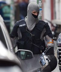 Кольчуга на вооружении современной полиции, Германия, 2016 г..jpg