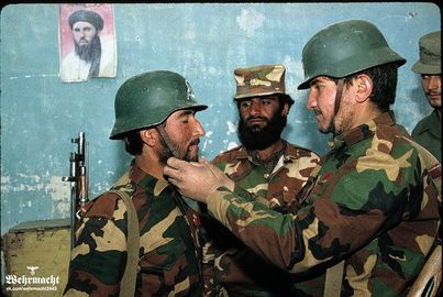 Это курсанты Академии новой исламской армии в Джелалабаде, Афганистан, 1994 год.2.jpg