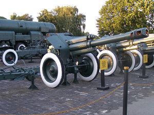 800px-D1 howitzer kiev.jpg