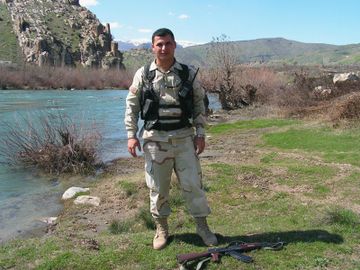 Kurdish-Peshmerga-soldier-2005.jpeg