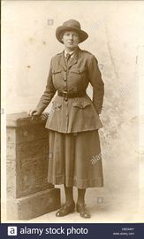 World-war-one-postcard-of-member-of-queen-marys-army-auxiliary-corps-D0D4WY.jpg