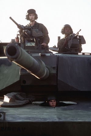 404px-M1 Abrams 1981 Gunner and Coax M240.jpg