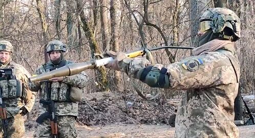 Ukraine-got-Polish-RPG-76-Komar-superb-against-APCs-and-IFVs.jpg