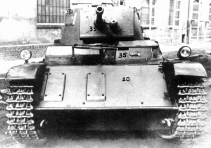43M Toldi III во дворе предприятия Ganz, 1943 год.jpg