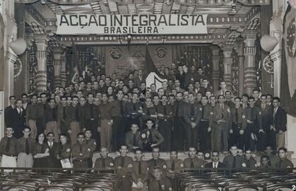 Foto-2 conferc3aancia-em-santos-teatro-guarani-1935.jpg