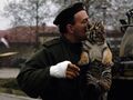 Аркан с тигрёнком. Ражнатович забрал двух тигрят из зоопарка как талисман своей гвардии.jpg