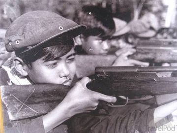 Khmer-rouge-soldier-phnom-penh.jpg