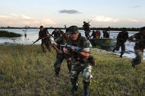 US Navy 040626-N-1464F-019 Peruvian Marines conduct a beach assault during UNITAS 45-04 field training along the Amazon River.jpg