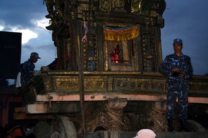 Trekking-Kathmandu-police-guard-chariot-image.jpg