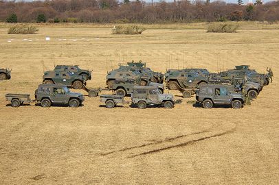 1024px-JGSDF 1st Airborne Brigade vehicles 20070107.jpg