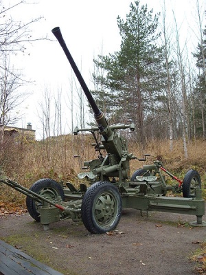 450px-40mm bofors AA-gun in Finland.jpg