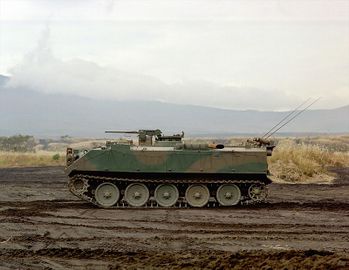 ７３式装甲車 (1).jpg