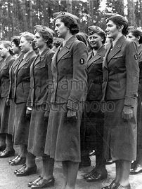 The-womens-auxiliary-signal-service-members-at-morning-roll-call-1942-c459m4.jpg