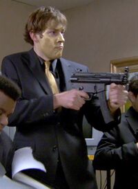 Золотое лицо с пистолетом-пулемётом Heckler & Koch MP5K-PDW.jpg