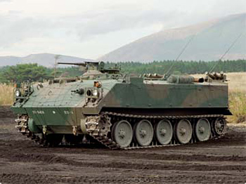 73式装甲車 (8464190727).jpg