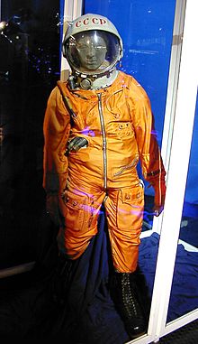 220px-Russian space suit 2.jpg