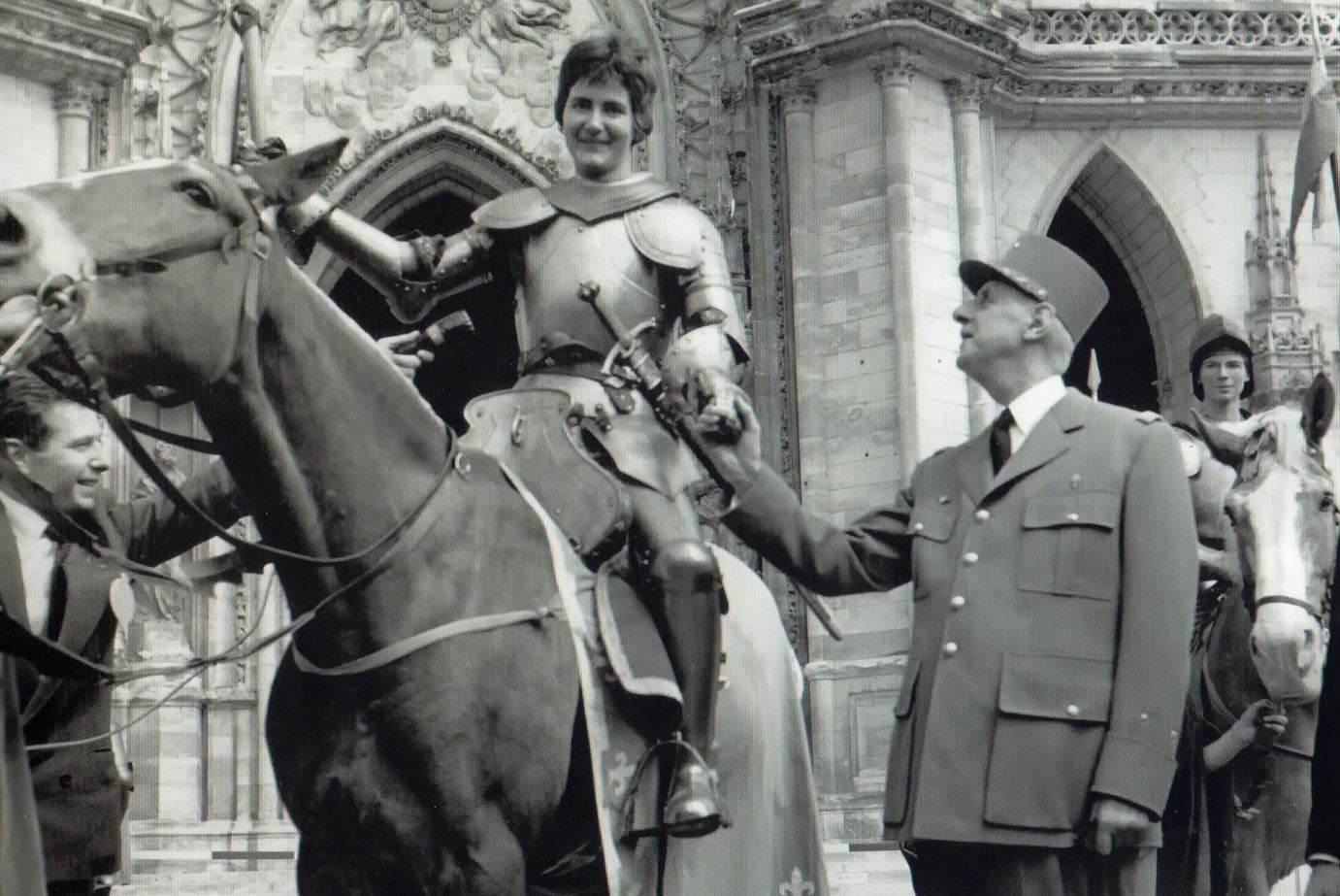 Символическая встреча национальных героев Франции Жанны д’Арк и Шарля де Голля, 8 мая 1959 г.