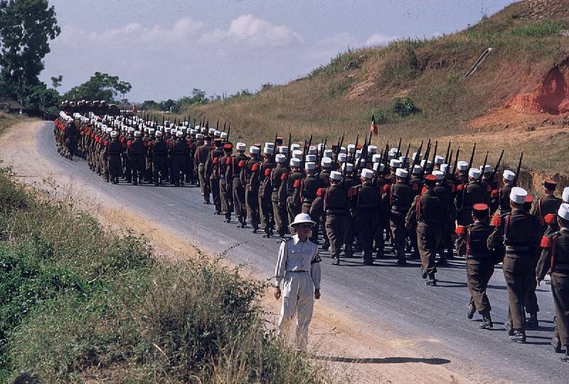 Парад французского иностранного легиона в Бао Нинь, Индокитай, март 1954 г.