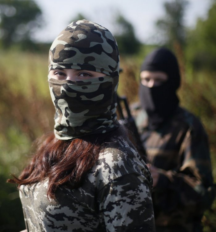 Женский спецназ в масках. Девушки в маске спецназа. Военнослужащие девушки в масках.