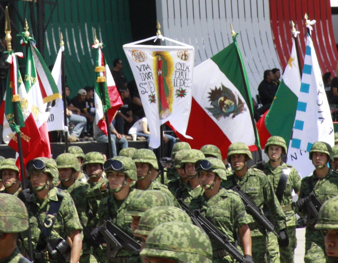 Военный парад в Мексике 16 сентября 2011 г.