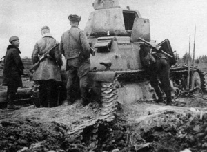 S35, взорванный партизанами. Ленинградская область, 1943 год.jpg