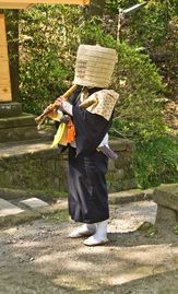 Komuso Buddhist monk beggar Kita-kamakura.jpg
