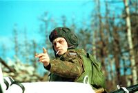 Российский солдат в составе сил ООН на КПП на окраине Сараево. Босния. Боснийская война. Август 1993 г..jpg