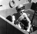 Лейтенант ВМФ 27-летний Джон Кеннеди во время службы в качестве командира катера PT-109 на Тихом океане 1944.jpg
