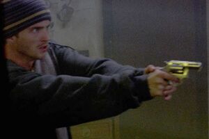 Джесси с револьвером Ruger SP101 5 серия 2 сезона 6.jpg