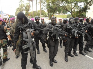 Navy PASKAL frogman strike team personnels at standby during 57th NDP.jpg