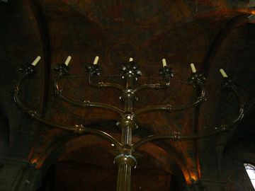Braunschweiger Dom - Leuchter, von unten gesehen.jpg
