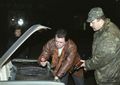 Житель Москвы, задержанный для обыска и проверки документов, с досадой держит в руках найденное в ходе досмотра яблоко, 1993 г.jpg