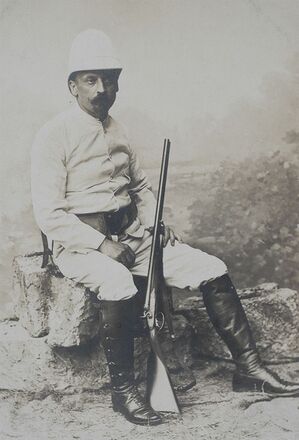 Henryk Sienkiewicz w stroju mysliwskim. ca 1910 (612337).jpg