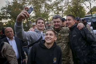 Рабочая поездка Президента Украины в Донецкую и Луганскую области, 10 октября 2014 года12.jpg
