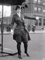 Леола Н. Кинг — первая женщина-постовой США — в Вашингтоне, округ Колумбия. 1918 г.jpg