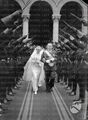 Gli sposi Vittorio e Orsola, all'uscita dalla chiesa di San Giuseppe sfilano tra due ali di militi con i pugnale in alto 03.02.1937.jpg