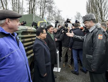 Посещение Президентом учебного центра Национальной гвардии Украины, 13 февраля 2015 года7.jpg