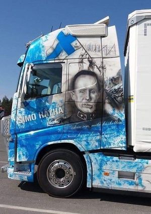 Симо хяюхя на финляндском камионе (фуре), 2019 г.jpg