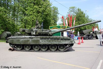 T-80BV - military vehicles static displays in Luzhniki 2010-03 (1).jpg