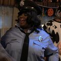 Донна Мигл в униформе полицейского Пауни.jpg