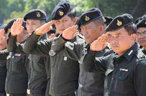 800px-Royal Thai Army soldiers salute 080508-A-3376P-005.jpg