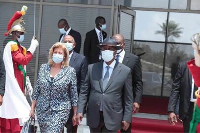 Alassane Ouattara et son épouse ont quitté́ Abidjan pour un séjour en France 2020.jpg