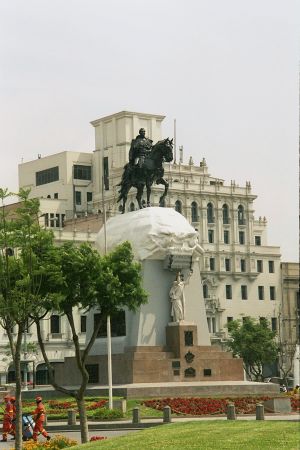 Plaza de San Martín, Lima.jpg